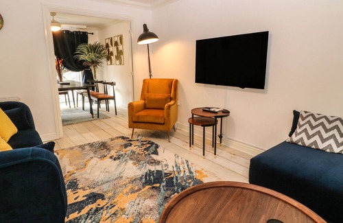 Launceston Cottage | BLUEBERRY HOUSE, family friendly, with a garden in Launceston