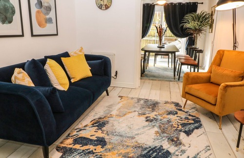 Launceston Cottage | BLUEBERRY HOUSE, family friendly, with a garden in Launceston