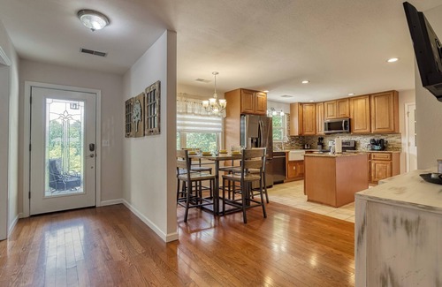 Sevierville Cabin | Bluebird Bungalow 2 bed 2 bath sleeps 5 with private pool!