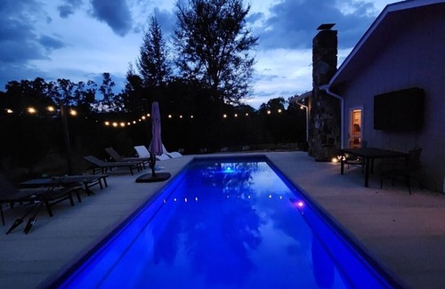 Sevierville Cabin | Bluebird Bungalow 2 bed 2 bath sleeps 5 with private pool!