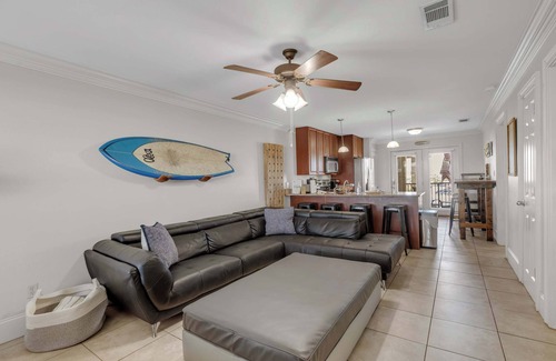 Fort Walton Beach Condo | Bluefish: Pool, 3min Walk to Beach and Restaurants