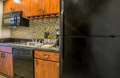 Las Vegas House | Bluegreen Club 36, 2 Bedroom Condo, Free WiFi and Parking