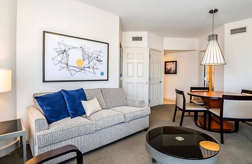 Las Vegas House | Bluegreen Club 36, 2 Bedroom Condo, Free WiFi and Parking