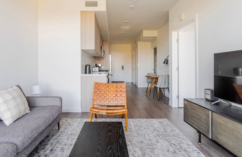 Belmont Apartment | Blueground | Belmont, pool, nr Twin Pines Park