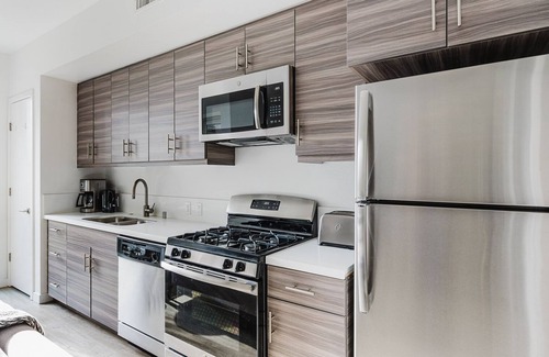 Sawtelle Apartment | Blueground | Brentwood studio apartment