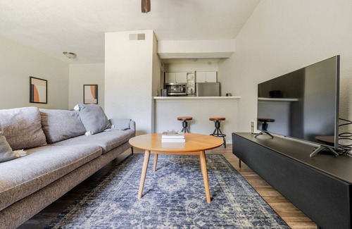 Cherrywood Apartment | Blueground | Cherrywood, pool & w/d, nr park