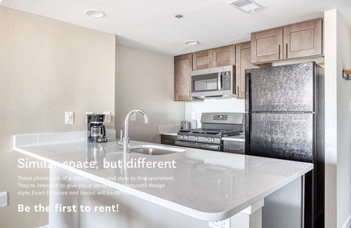 Court House Apartment | Blueground | Clarendon, pool, nr Arlington Park