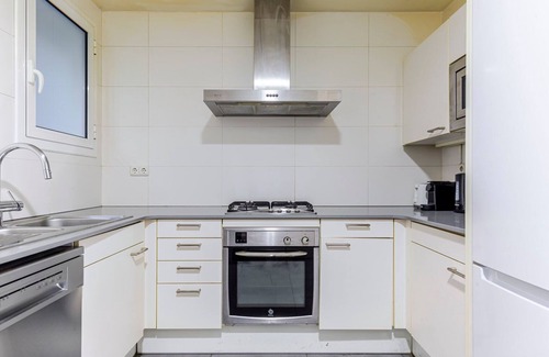 Sant Gervasi Apartment | Blueground | Galvany, doorman, AC, near park