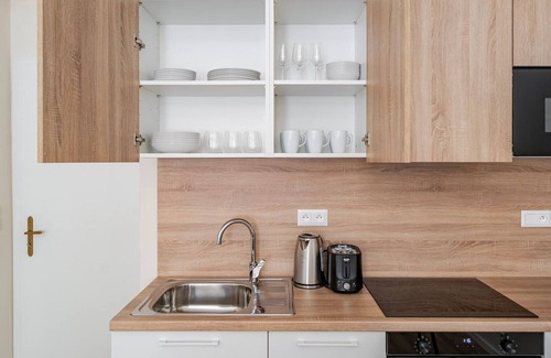 Prague 7 Apartment | Blueground | Letná, furnished studio, foodie area (PRG-49)