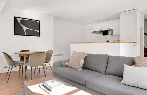 Chaussee-d'Antin Apartment | Blueground | Madeleine, elevator & concierge