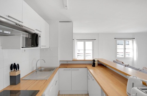 Chaussee-d'Antin Apartment | Blueground | Madeleine, elevator & concierge