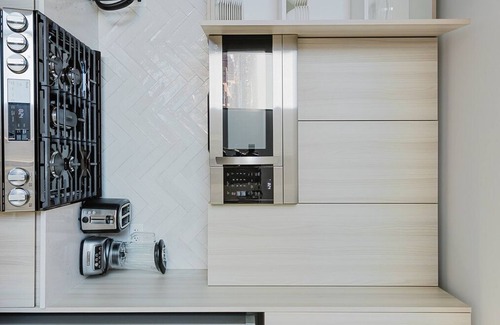 Illinois Medical District Apartment | Blueground | Medical District 3bd apartment