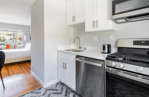 Menlo Park Apartment | Blueground | Menlo Park, washer, nr Bedwell Bayfront Park
