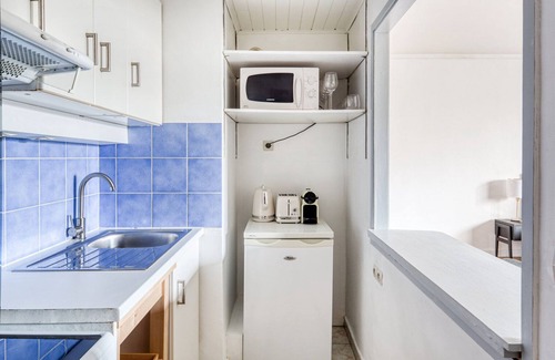 Faubourg-du-Roule Apartment | Blueground | Monceau, elevator, nr Arc de Triomphe