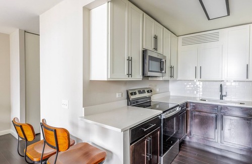 Near North Side Apartment | Blueground | Near North, pool, nr Millennium Park