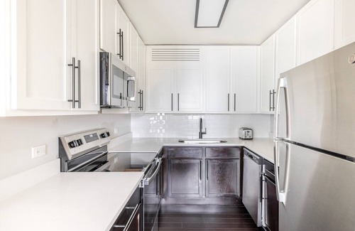 Near North Side Apartment | Blueground | Near North, pool, nr Millennium Park