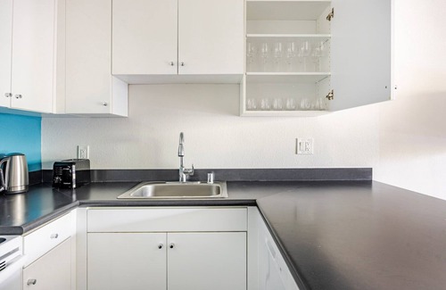 Pasadena Apartment | Blueground | Pasadena, pool & AC, nr Caltech
