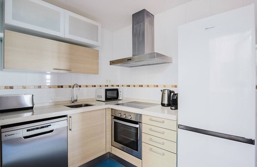 Carretera de Cadiz Apartment | Blueground | Paseo Marítimo, pool & AC, nr parks