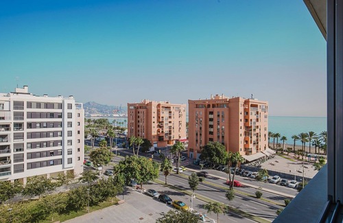 Carretera de Cadiz Apartment | Blueground | Paseo Marítimo, pool & AC, nr parks