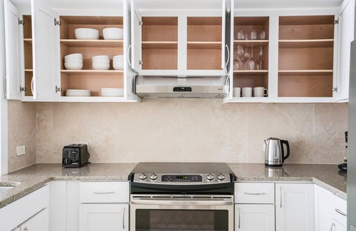 Penn Quarter Apartment | Blueground | Penn Quarter, pool & w/d, nr museums