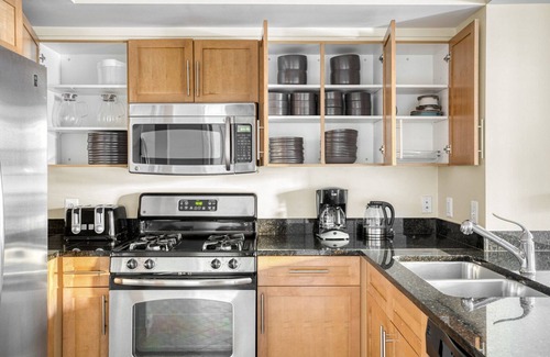 Aurora Highlands Apartment | Blueground | Pentagon City, rooftop, nr Pentagon