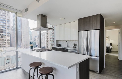 Near North Side Apartment | Blueground | River North 2bd apartment