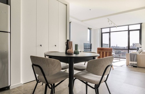 West Loop Apartment | Blueground | West Loop, gym & bbq, nr Willis Tower