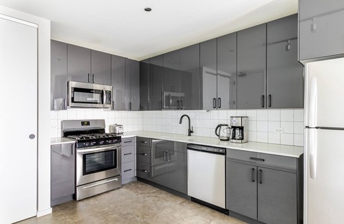 West Loop Apartment | Blueground | West Loop, gym & bbq, nr Willis Tower