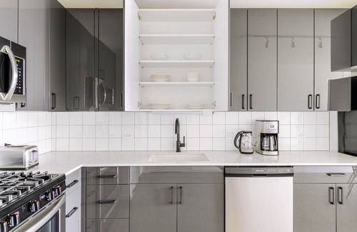 West Loop Apartment | Blueground | West Loop, gym & bbq, nr Willis Tower