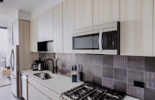 Near West Side Apartment | Blueground | West Loop, rooftop pool & gym