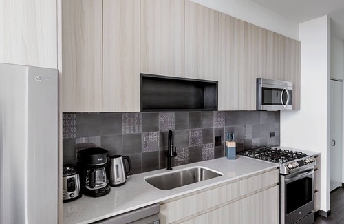 Near West Side Apartment | Blueground | West Loop, rooftop pool & gym