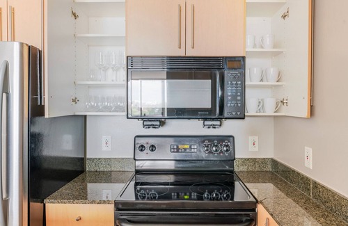 Woodmont Triangle Apartment | Blueground | Woodmont Triangle, fitness, nr Park