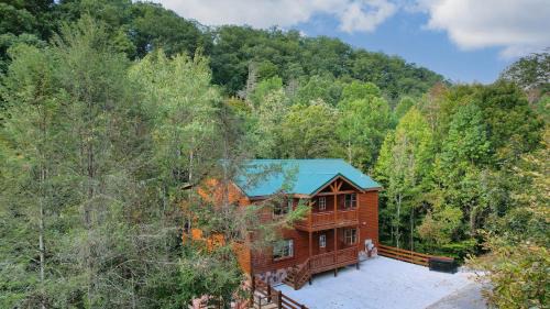 Gatlinburg - Pigeon Forge House | Bluestem Bluebell by AvantStay Incredible Views w Large Balcony Indoor Pool
