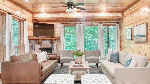 Gatlinburg - Pigeon Forge House | Bluestem Bluebell by AvantStay Incredible Views w Large Balcony Indoor Pool