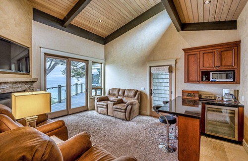 Gualala House | Blufftop home with hot tub & forever oceanfront views & private cottage