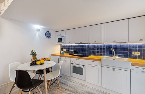 Embajadores Apartment | BNBHolder Bright Centre