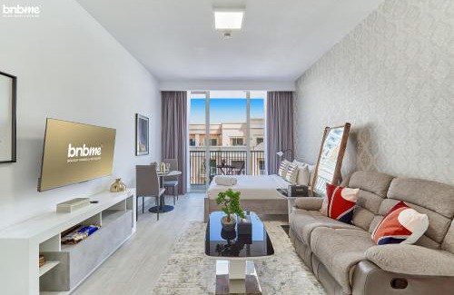 Jumeirah Village Apartment | bnbmehomes - Luma21