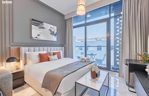Jumeirah Village Circle Apartment | bnbmehomes - Serenity Lakes 5