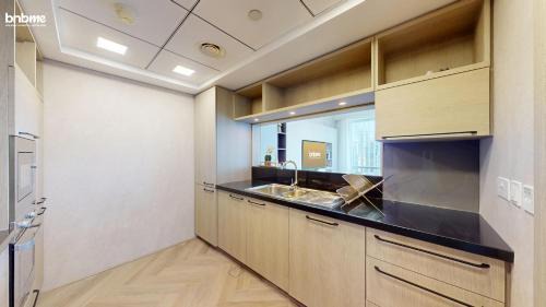 Downtown Dubai Apartment | bnbmehomes - The Lofts Central