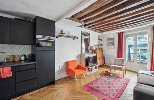 Vivienne Apartment | BnBNook - Bright 1BR by Opera and Louvre and Galleries