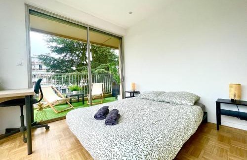 Provinces - Chavril Apartment | BnGo I Le Spacieux I 3 chambres, 2 salles de bain, Parking privé gratuit, 8 personnes, Vieux Lyon hypercentre