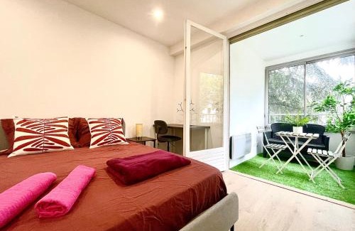 Provinces - Chavril Apartment | BnGo I Le Spacieux I 3 chambres, 2 salles de bain, Parking privé gratuit, 8 personnes, Vieux Lyon hypercentre