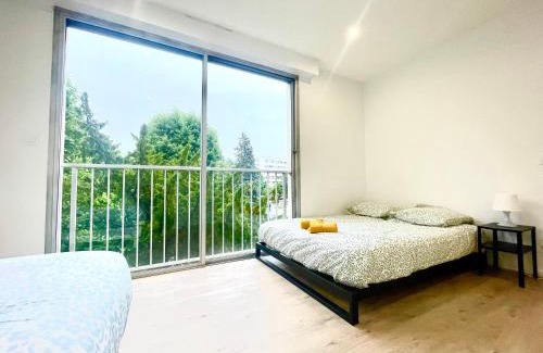 Provinces - Chavril Apartment | BnGo I Le Spacieux I 3 chambres, 2 salles de bain, Parking privé gratuit, 8 personnes, Vieux Lyon hypercentre