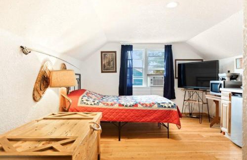 Central - Terry Apartment | Bo360 Old West Landing with Hot Tub and Sunrise Views