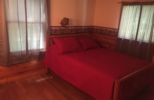 Mayfield Cabin | Boardman Riverfront 4 Bedroom Cabin