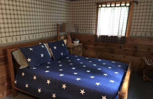 Mayfield Cabin | Boardman Riverfront 4 Bedroom Cabin