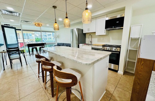 Ocean City Condo | Boardwalk 1-bedroom condo with WiFi and AC on Ocean City MD Beach