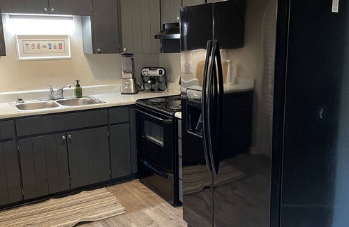 Wilmington House | Boardwalk Beach Bungalow!10 minutes to Wrightsville Beach. Minutes to downtown.