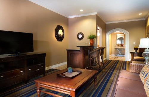 Clear Lake Shores Hotel | Boardwalk Inn
