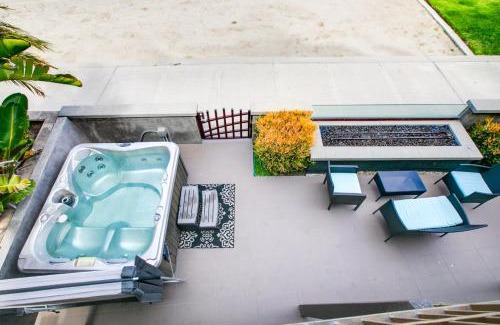 Central Mission Beach Apartment | Boardwalk Studio Shared Hot Tub and Patio